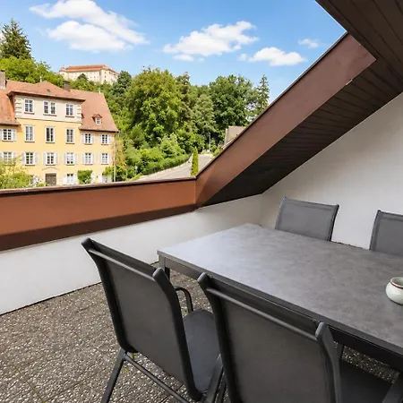 Altstadtwohnung Mit Schlossblick 3 Schlafzimmer, Balkon, Parkplatz