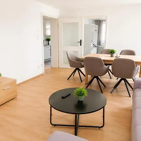 Altstadtwohnung Mit Schlossblick 3 Schlafzimmer, Balkon, Parkplatz * 埃尔克顿