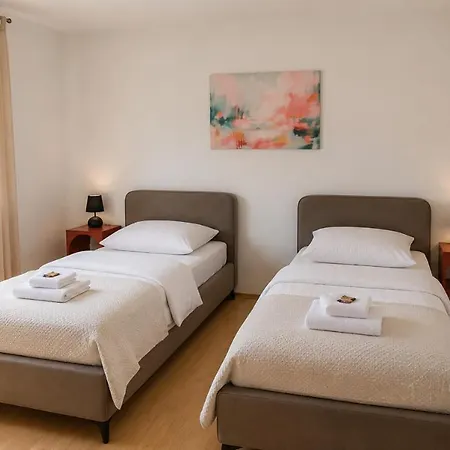 Altstadtwohnung Mit Schlossblick 3 Schlafzimmer, Balkon, Parkplatz * 埃尔克顿