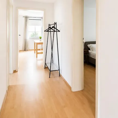 Altstadtwohnung Mit Schlossblick 3 Schlafzimmer, Balkon, Parkplatz 公寓 *