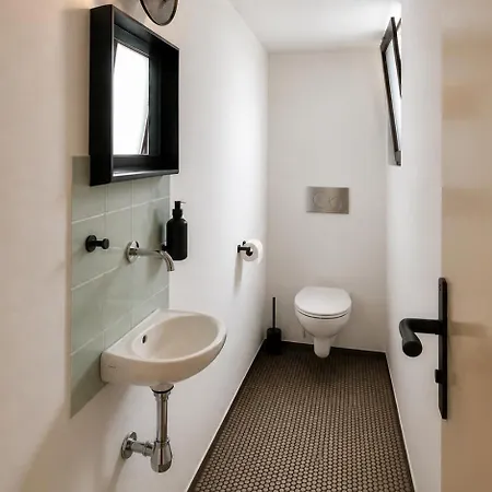 Altstadtwohnung Mit Schlossblick 3 Schlafzimmer, Balkon, Parkplatz *