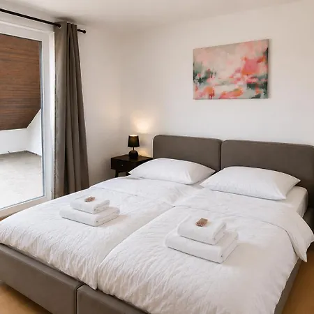 Altstadtwohnung Mit Schlossblick 3 Schlafzimmer, Balkon, Parkplatz 公寓 埃尔克顿