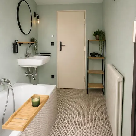 Altstadtwohnung Mit Schlossblick 3 Schlafzimmer, Balkon, Parkplatz *